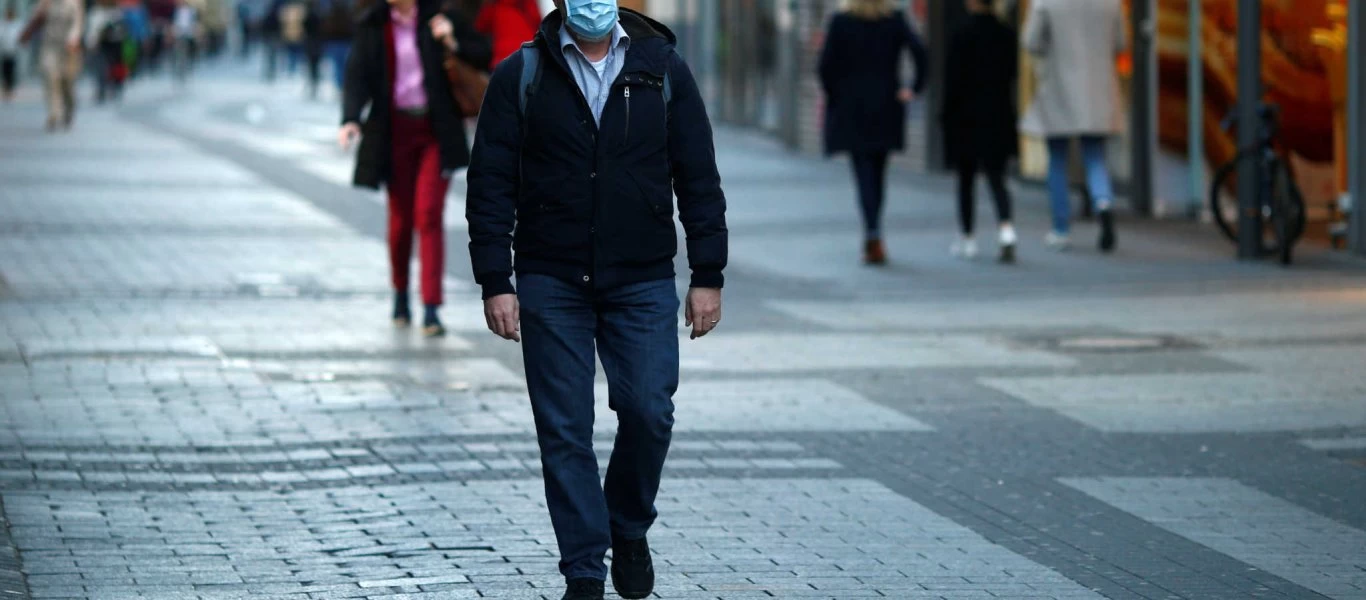 Αυτό που πρέπει να κάνετε με ρούχα και παπούτσια όταν επιστρέφετε σπίτι σας